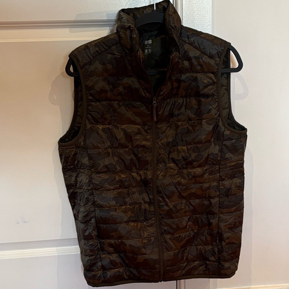 Uniqlo Men’s Camo Quilted Vest Sz M